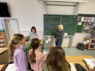 Runder Geburtstag an der Grundschule Großholzhausen