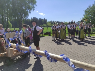 Ein Maibaum für Nicklheim